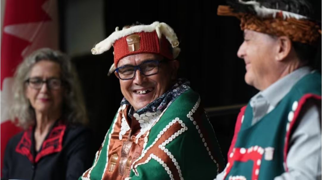 Chief Winidi (John Powell), centre, of the Mamalilikulla First Nation, sits with Fisheries Minister Joyce Murray, left, and former chief Richard Sumner during an announcement about a new marine refuge in the Gwaxdlala/Nalaxdlala (Lull Bay/Hoeya Sound) area in Knight Inlet on B.C.'s central coast, at the International Marine Protected Areas Congress (IMPAC5) in Vancouver, on Sunday. (Darryl Dyck/The Canadian Press)